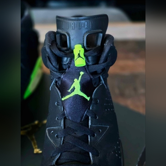 Jordan 6 Retro 'Electric Green' - Sz 9.5 - Picture 5 of 8